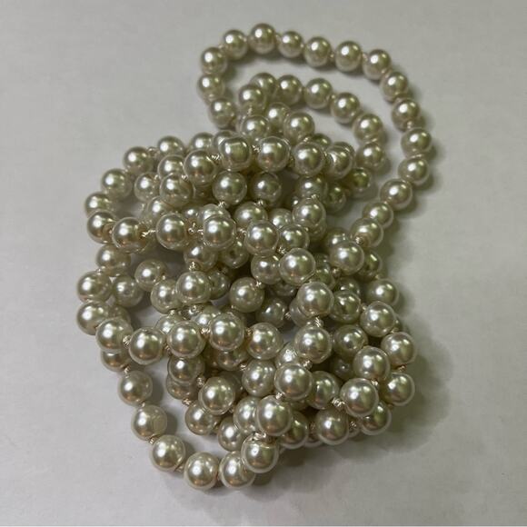Vintage Long and Elegant Hand Knotted Classic Cream Pearl Necklace so chic! - Picture 4 of 9